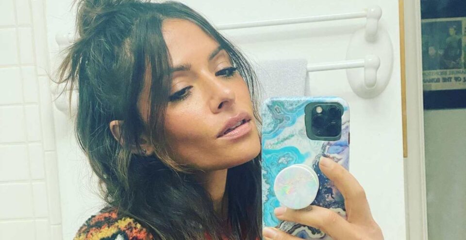 Chi è Sarah Shahi Billie in Sex Life età Instagram e film