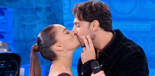 Raimondo Todaro e Francesca Tocca si baciano Amici 21