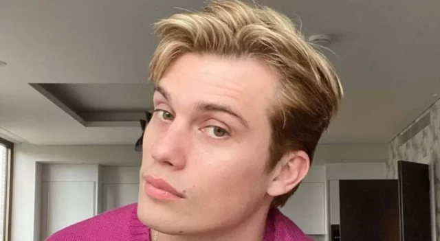 Nicholas Galitzine torna biondo rosso bianco sangue blu